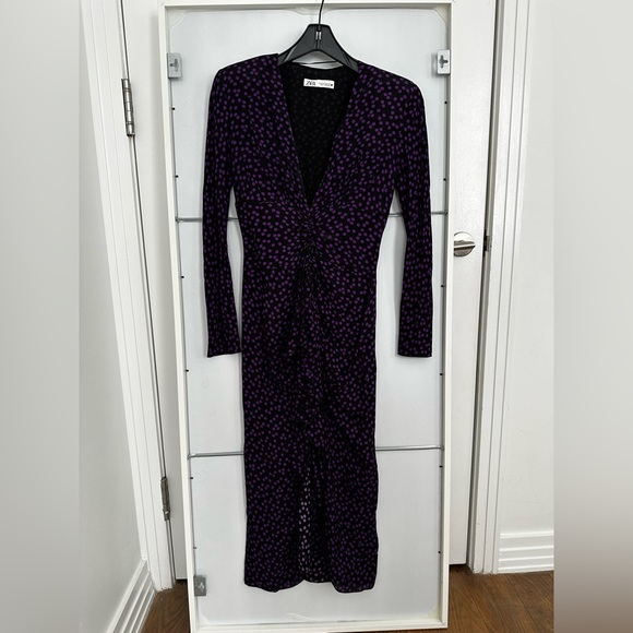 Zara Dresses & Skirts - Zara dress. Perfect for date night. Elegant and sexy. Size XS